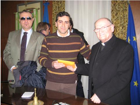 Consegna del ricavato del concerto a Mons. Vincenzo Muolo